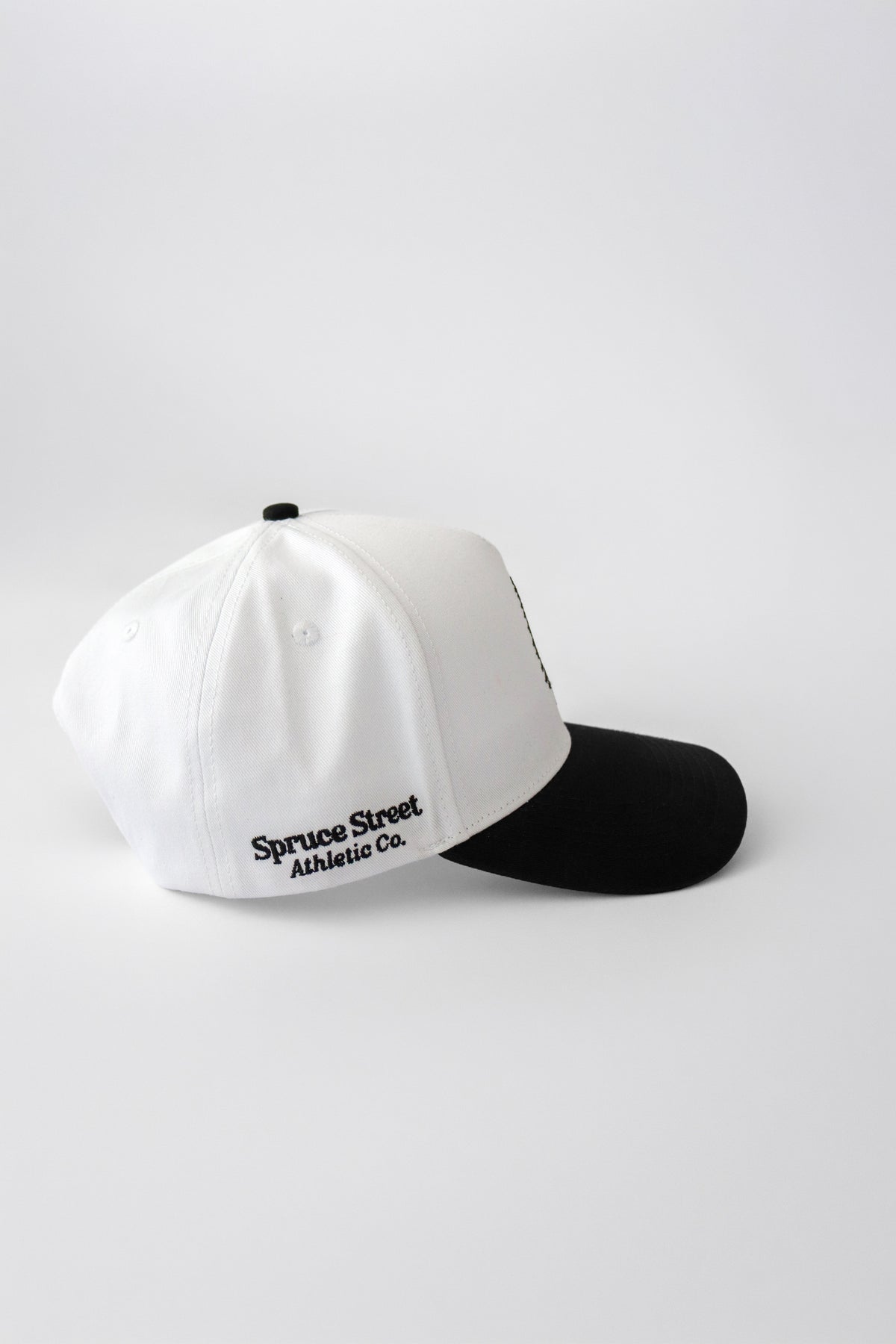 The Hudson: White | Black