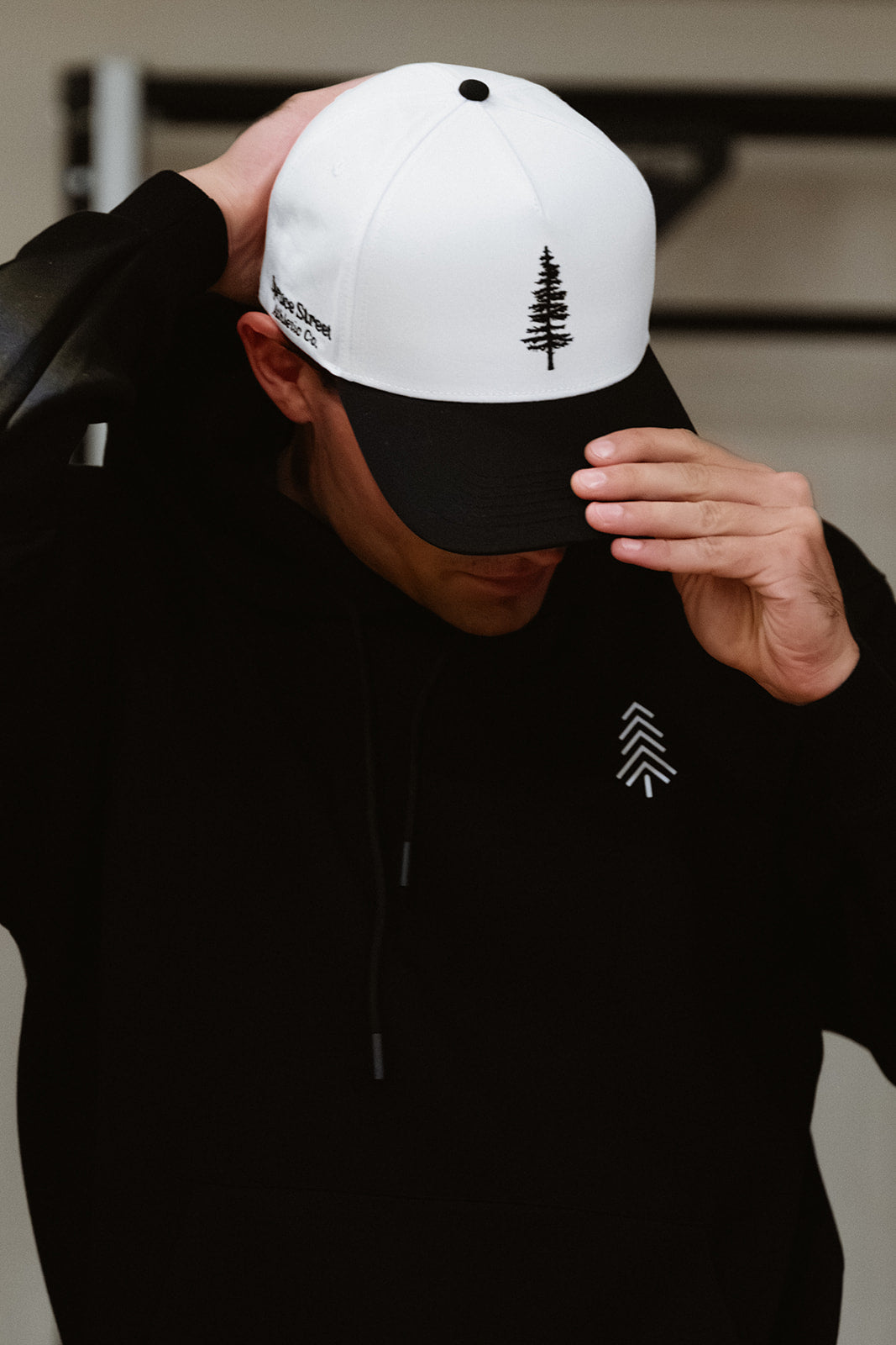 The Hudson: White | Black